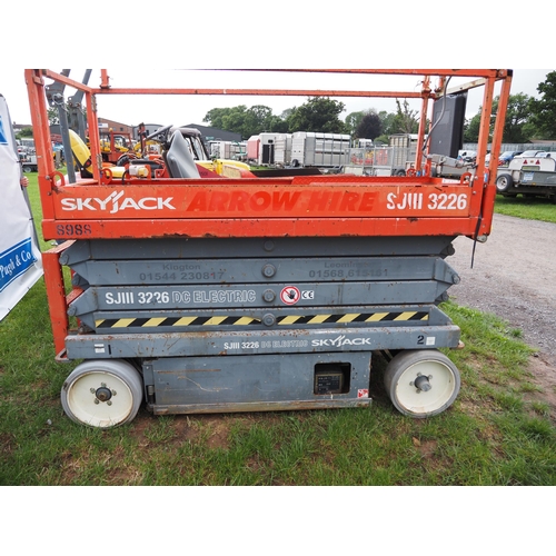 1657 - Skyjack SJ111 3226 DC electric lift