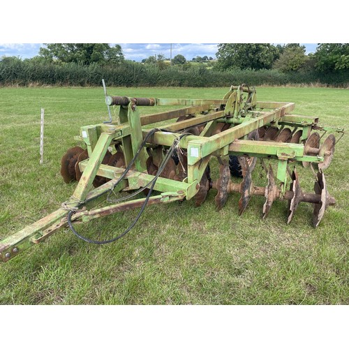 32 - Dowdeswell 77 trailed disc harrows