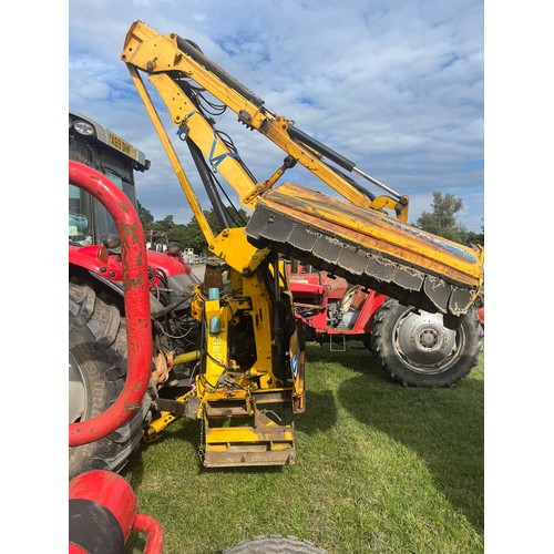 1630 - Shelbourne Reynolds telescopic flail hedge trimmer