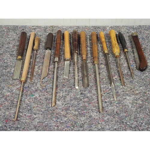 46 - Turning chisels and gouges to include Howarth - 13