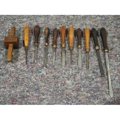 50 - Holtzapffel chisels, gouges, thread chasers and mortice gouge