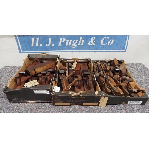 77 - Assorted block planes and other wooden plane parts