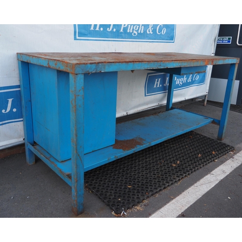 320 - Metal work bench 71