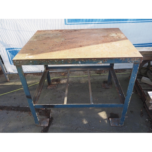 322 - Metal work bench 41