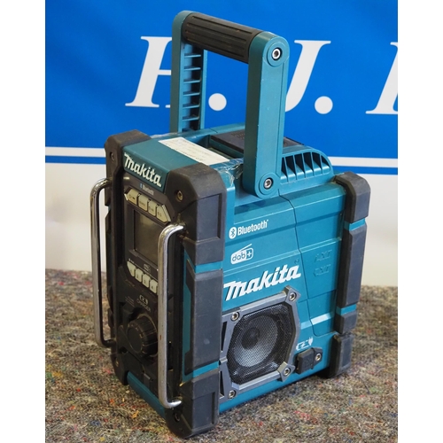 226 - Makita portable radio