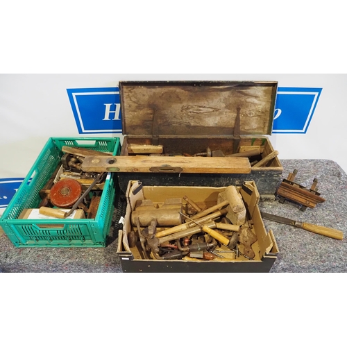 243 - Carpenters tool chest and assorted woodworking tools