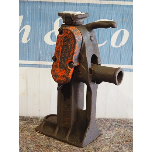 290 - Rotary hoe 5 ton toe jack