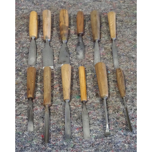 315 - Assorted carving chisels and gouges to include Addis Preston, Marples, etc. - 12