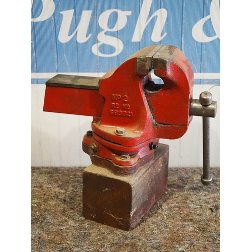 432 - No.2 Swivel bench vice