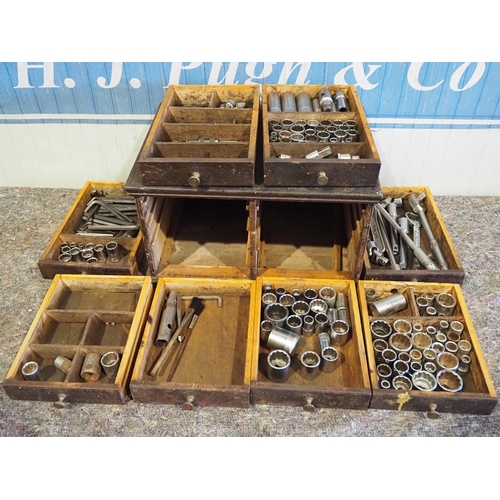 459 - Engineers tool chest and contents of assorted sockets and ratchet handles to include Britool