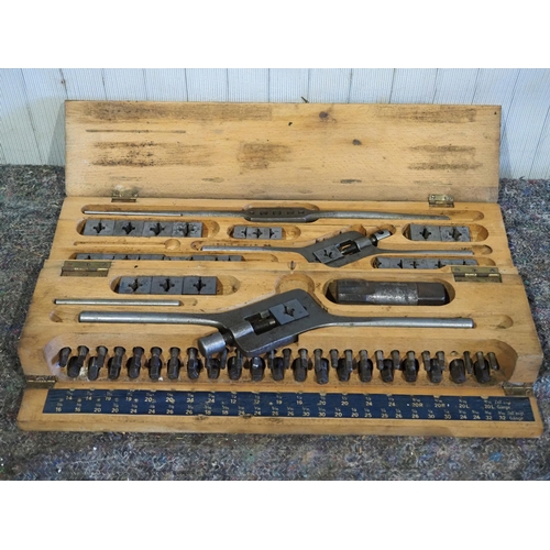 462 - Tap and die set