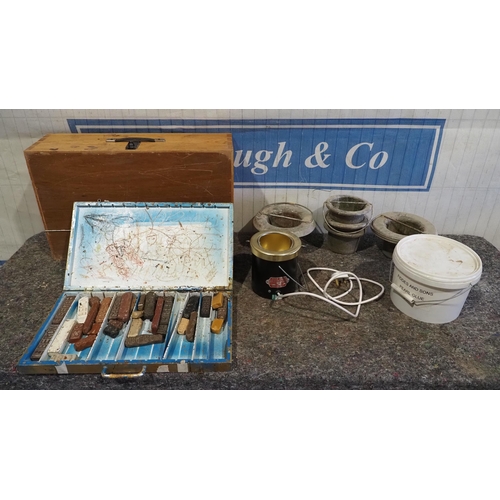 512 - Electric automatic glue pot, pearl glue, wax marking sticks and carpenters tool chest