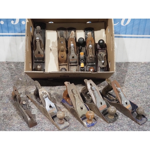 520 - Woodworking planes to include Record T5 and Stanley No. 4½, 5½ and 78