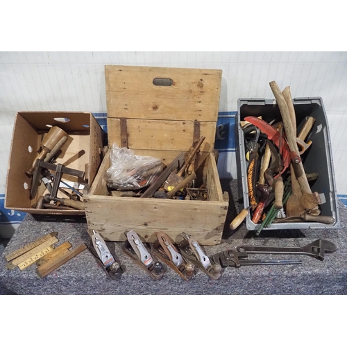 542 - Hand tools to include mallets, planes, clamps, spanners, saws etc