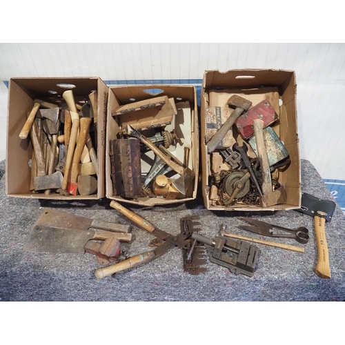 547 - Axes, hammers, vices, jacks, block and tackle etc