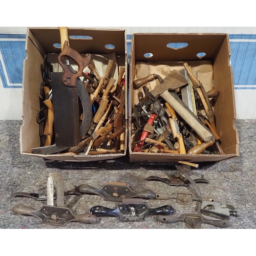 549 - Quantity of spokeshaves, drawknives and hand saws