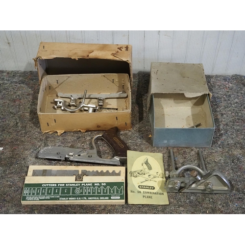 556 - Stanley No. 50 combination plane with cutter in box and Record No. 043 combination plane parts