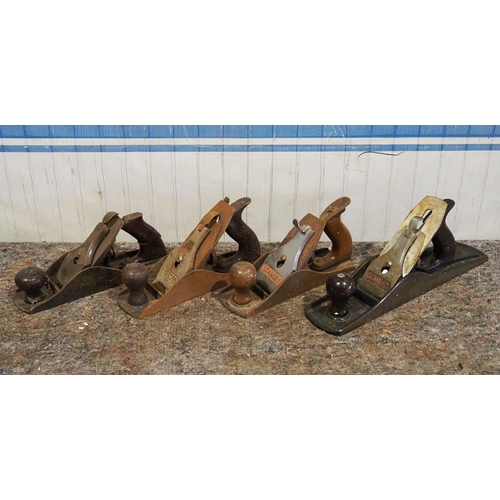 569 - Stanley Bailey No. 5 and 3 other woodworking planes