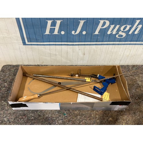 652 - Box of tools to include Hamlet hollowing tools, drill sharpening jig, dividers and calipers