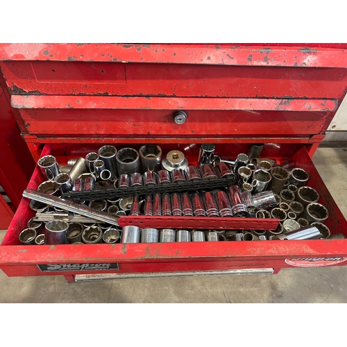 662 - Snap on and Caterpillar tool chests and contents