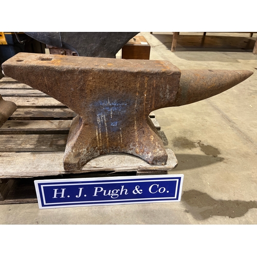 666 - Alldays and Onions blacksmiths anvil. 29”