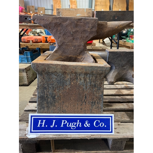 667 - Blacksmith anvil 21” on Alldays and Onions block