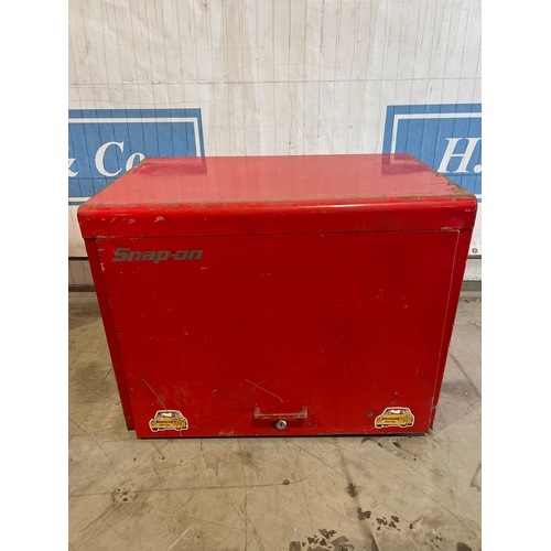 673 - Snap on tool box