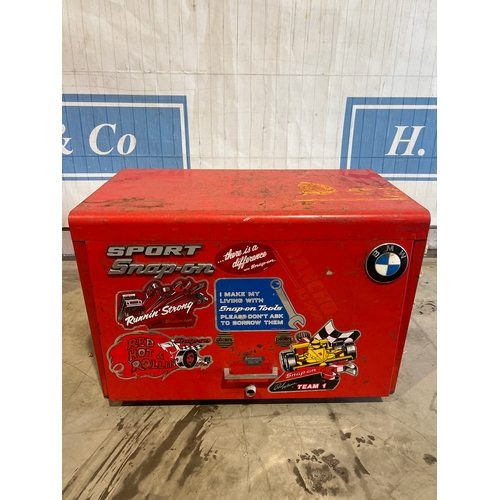 674 - Snap on tool box