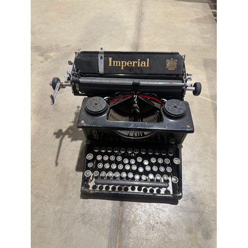 624 - Type writer and sewing machine