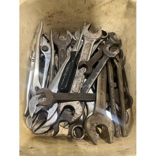 743 - Quantity of spanners