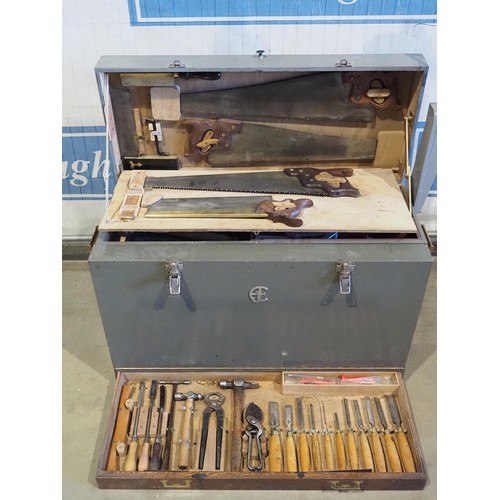 451A - Carpenters tool chest and large quantity of hand tools