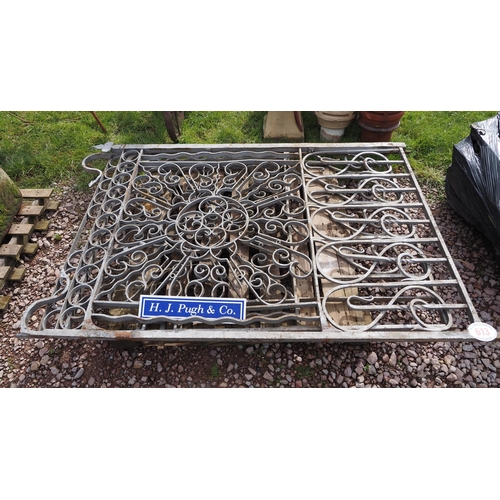 613 - Cast iron drive gates 106