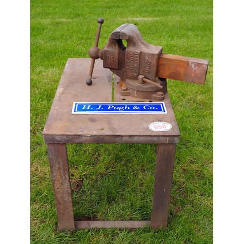 658 - Cast iron workbench and Yost 206 USA swivel vice