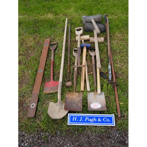 661 - Quantity of garden tools to include mallets, etc