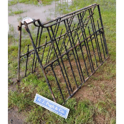 697 - Pair of metal gates 4ft