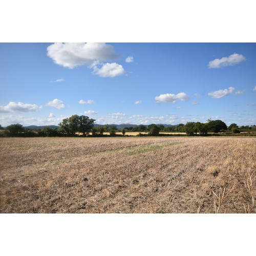 HARDWICKS HAY FARM, LINKEND ROAD, CORSE LAWN, GLOUCESTER, GL19 4NN.   
30.25 acres (12.24 Ha) of Grade III arable land.