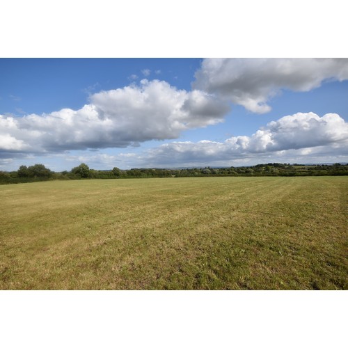 HARDWICKS HAY FARM, LINKEND ROAD, CORSE LAWN, GLOUCESTER, GL19 4NN.   
6.35 acres (2.57 Ha) of permanent pastureland.