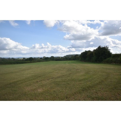 HARDWICKS HAY FARM, LINKEND ROAD, CORSE LAWN, GLOUCESTER, GL19 4NN.   
3.28 acres (1.32 Ha) of gently sloping permanent pastureland.