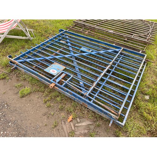 705 - Pair of heavy duty metal gates