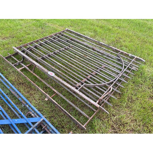 706 - Pair of heavy duty metal gates