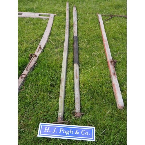 105 - Wooden poles - 2