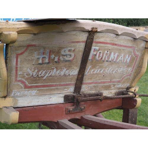 121 - H. S. Forman of Leicestershire 4 wheel hermaphrodite cart