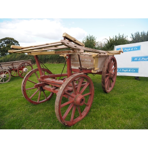 121 - H. S. Forman of Leicestershire 4 wheel hermaphrodite cart