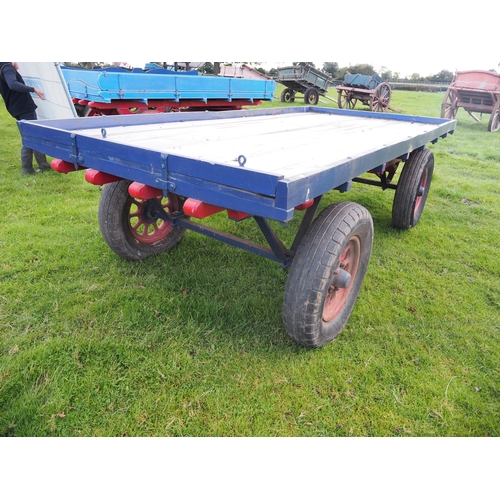 152 - Flatbed wagon on artillery wheels