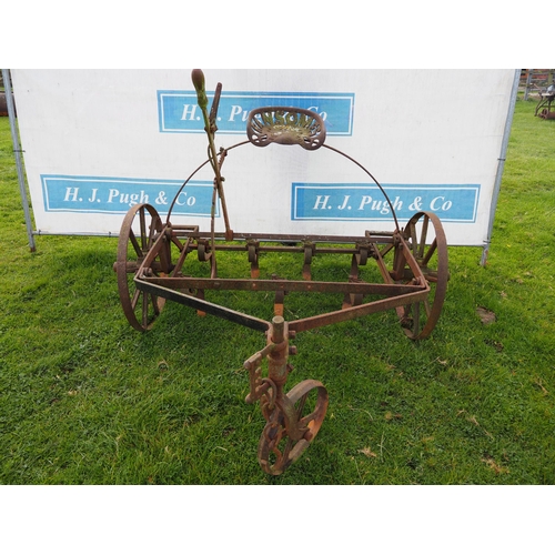 27 - Ransomes horse drawn spring tine scuffle