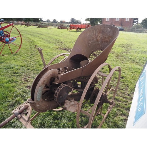 33 - Wallace of Glasgow horse drawn single row potato planter