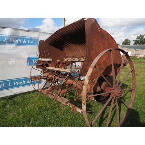 35 - Bamfords horse drawn hay maker