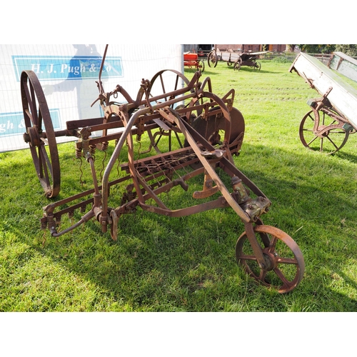 37 - Bamfords horse drawn hay rake