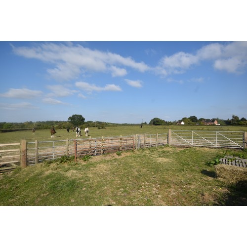 1 - HOOK BANK, HANLEY CASTLE, WR8 0BA
Approximately 7.04 acres 
(2.85 hectares) of pasture land in one p... 