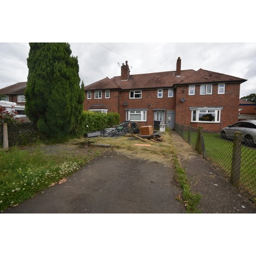 1 - 8 THE YELVES, HINSTOCK, MARKET DRAYTON, TF9 2NQ. 
A three bedroom mid terraced house in need of some... 